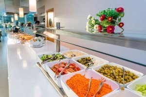 Restaurant – buffet to enjoy international cuisine
