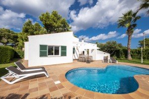 Villen zu vermieten mit privatem Pool in Santandría, Menorca