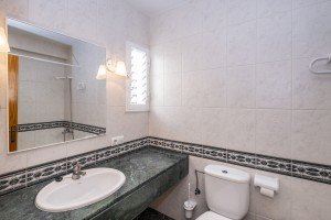 Villa à louer avec 2 salles de bains à Santandría