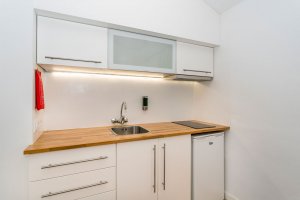 Cucina attrezzata con l'appartamento in affitto